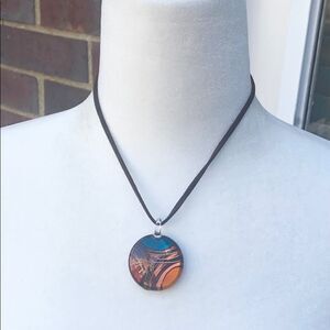 New Chuvora round pendant glass necklace